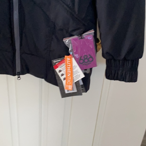 BRAND NEW size Large 686 snowboarder jacket - Picture 3 of 5